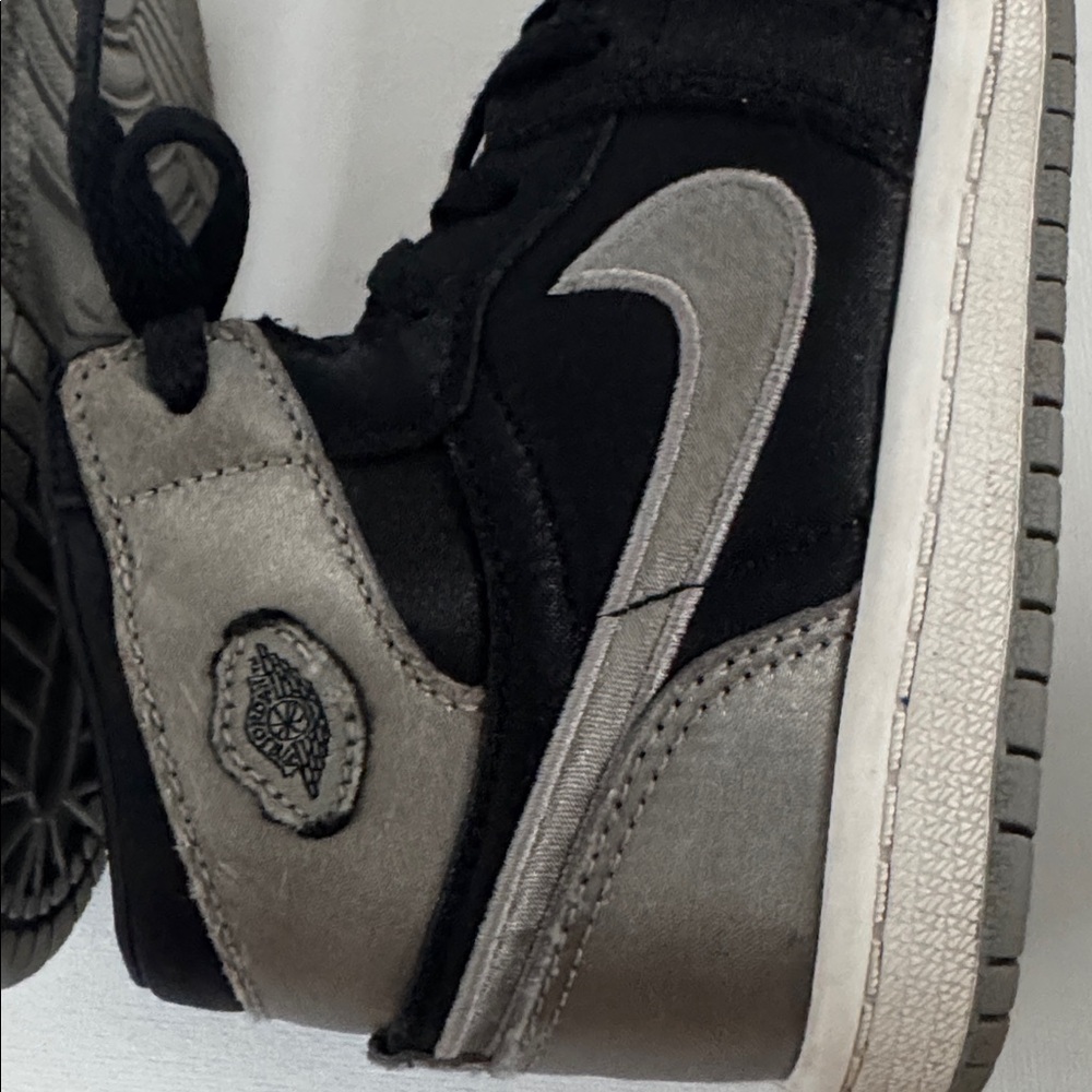 Toddler Nike Jordan 1 Retro High OG Satin Shadow Sneakers silver/black Size 10 - Picture 13 of 16